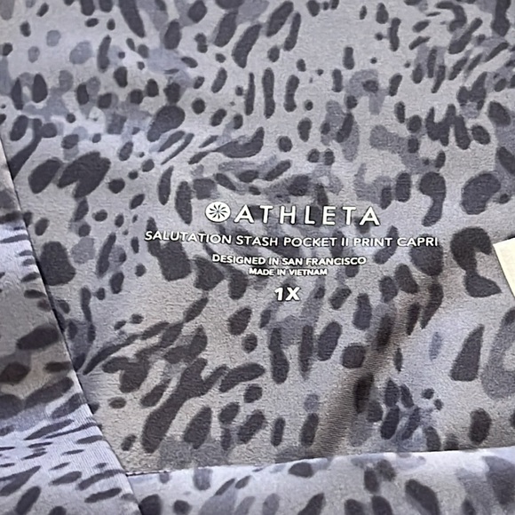 Women’s Athleta Salutation Stash Pocket Capri in Leopard Violet Purple NWT 1x - Picture 2 of 4